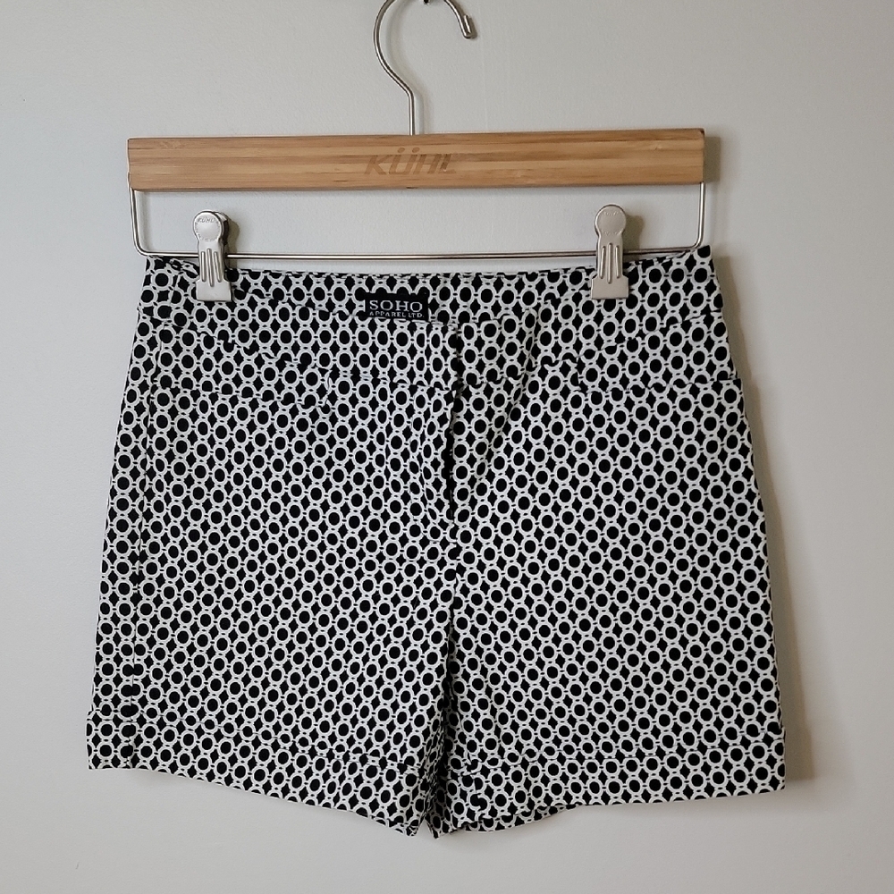 Soho Appareal Ltd. Women's High Waist Black and White Geometric Shorts Size 4